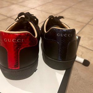 Black Men Gucci Bee Sneakers Size 9 with Blue Red